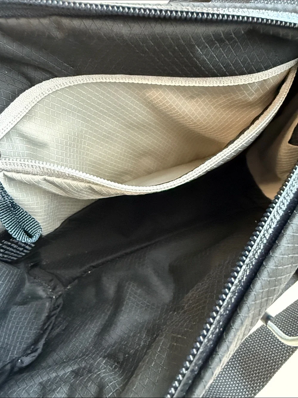 Bellroy Black lite sling mini - 4L